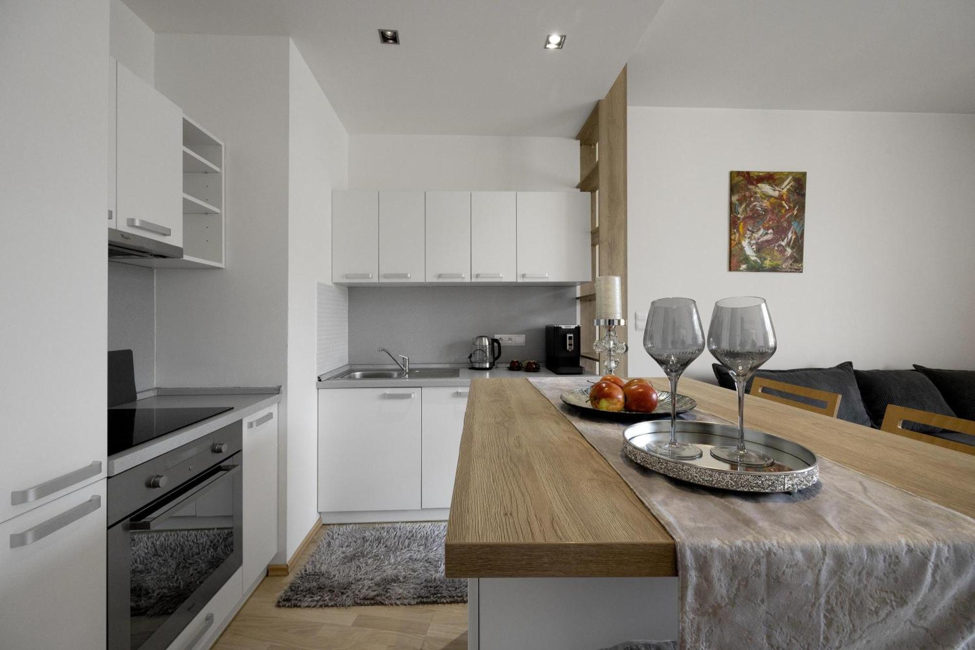 Revon Art-Deco Apartment Laurinska Bratislava Dış mekan fotoğraf