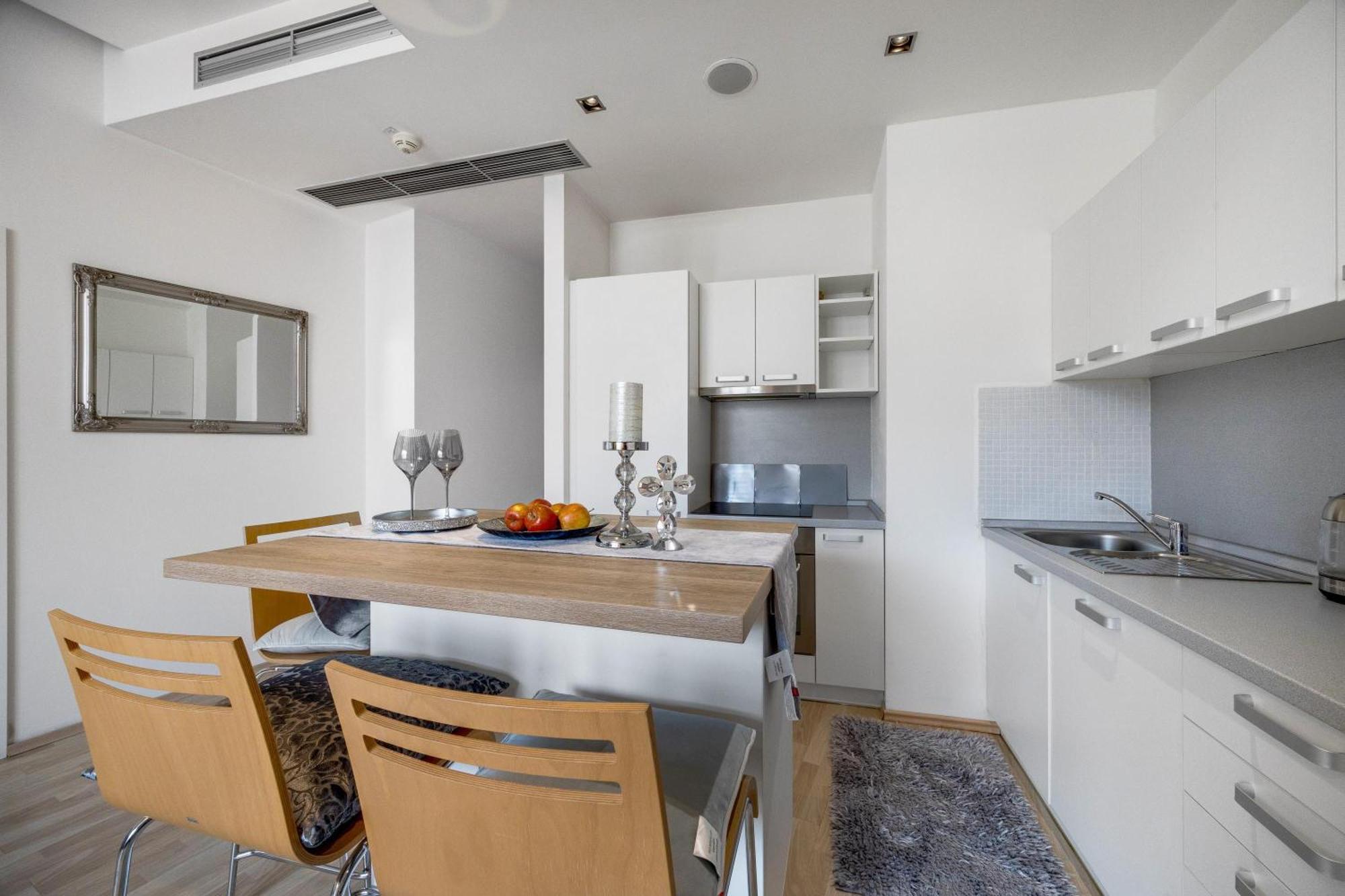 Revon Art-Deco Apartment Laurinska Bratislava Dış mekan fotoğraf